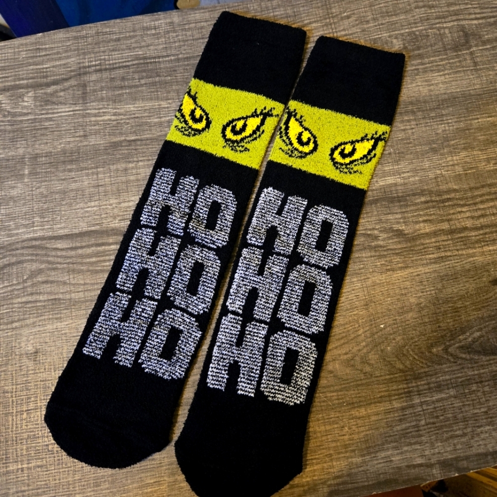 🍒🍒 The Grinch Ho Ho Ho Fuzzy Crew Socks